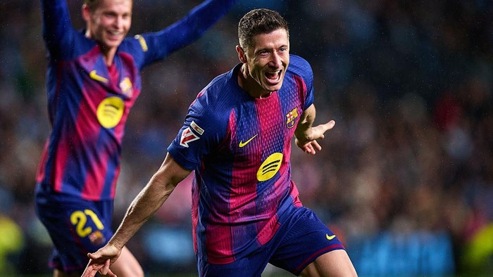 De Jong Minta Barcelona Rekrut Striker Top untuk Gantikan Lewandowski
